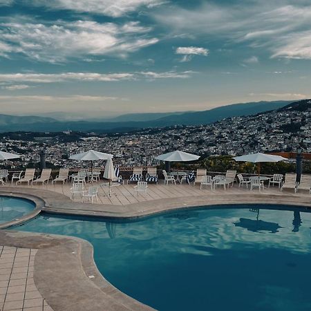Hotel Montetaxco Exteriér fotografie View of the pool