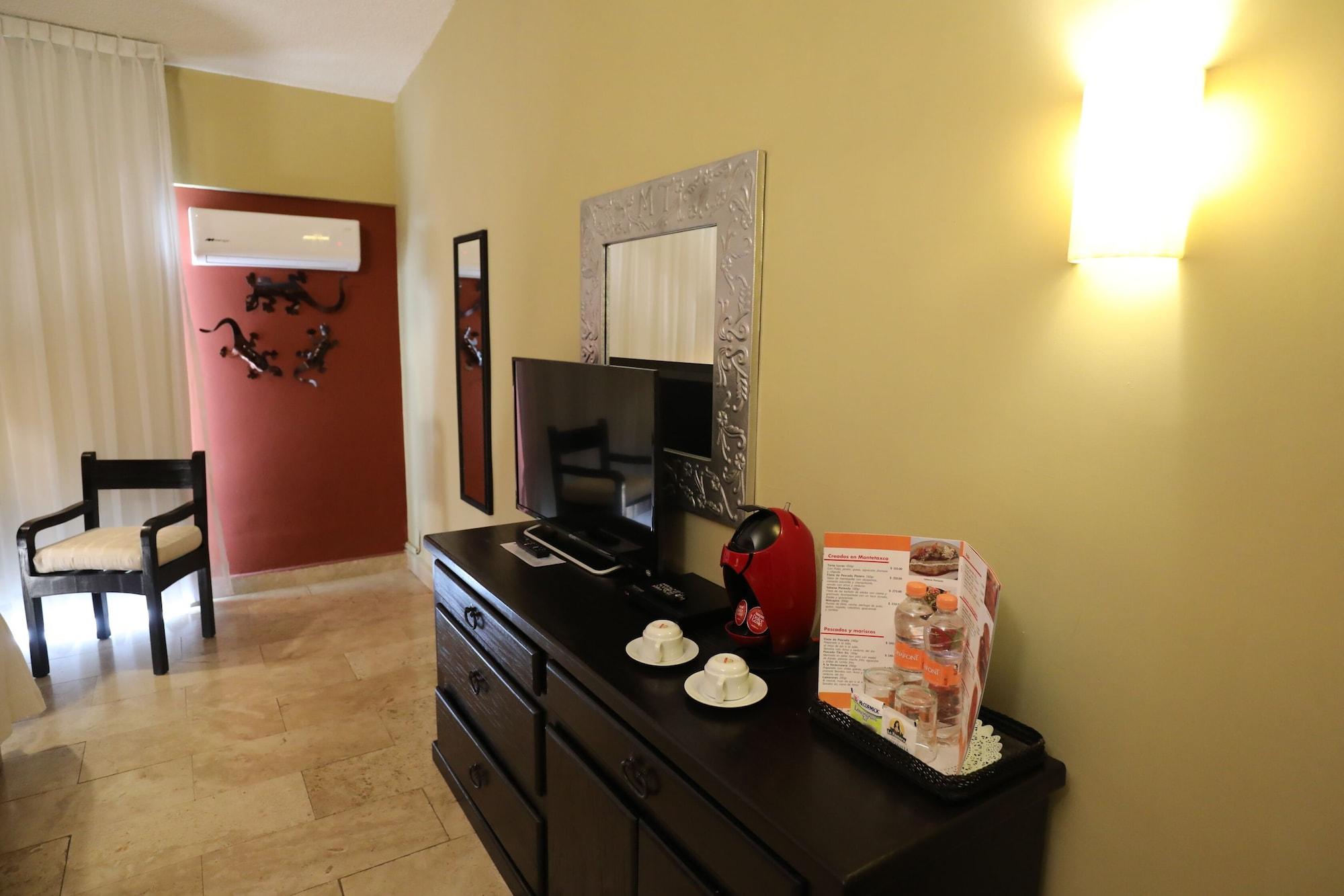 Hotel Montetaxco Exteriér fotografie A Nespresso machine in a hotel room