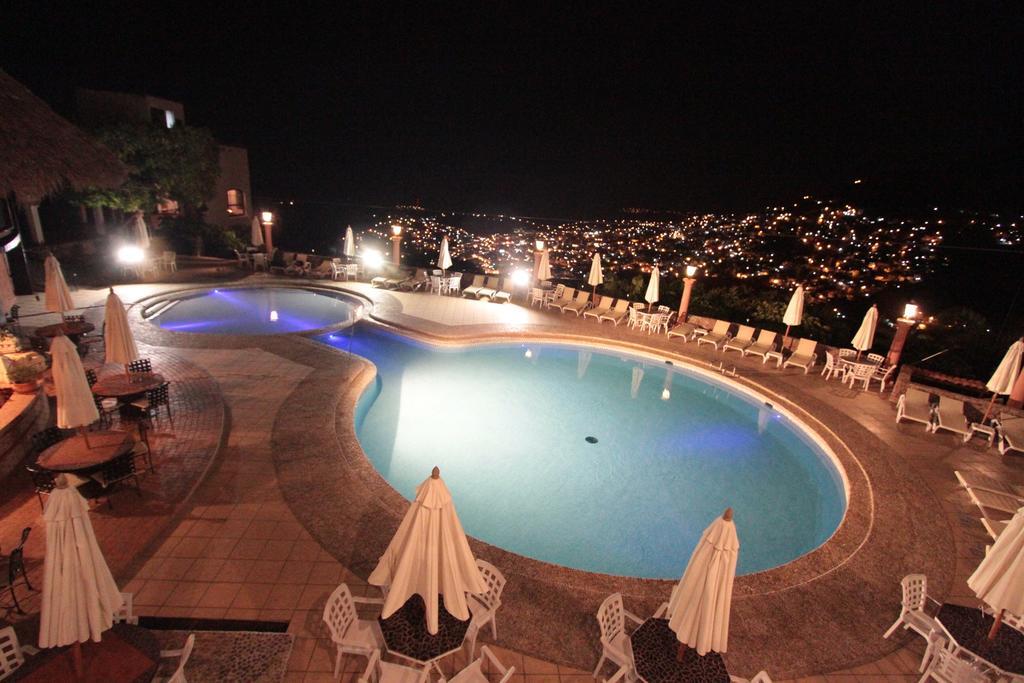 Hotel Montetaxco Exteriér fotografie The swimming pool at the hotel