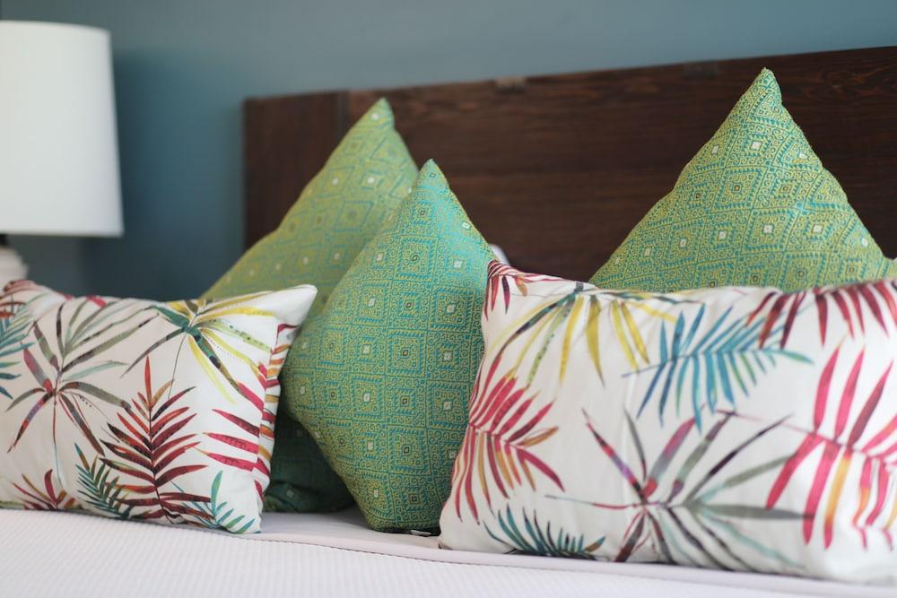 Hotel Montetaxco Exteriér fotografie Throw pillows