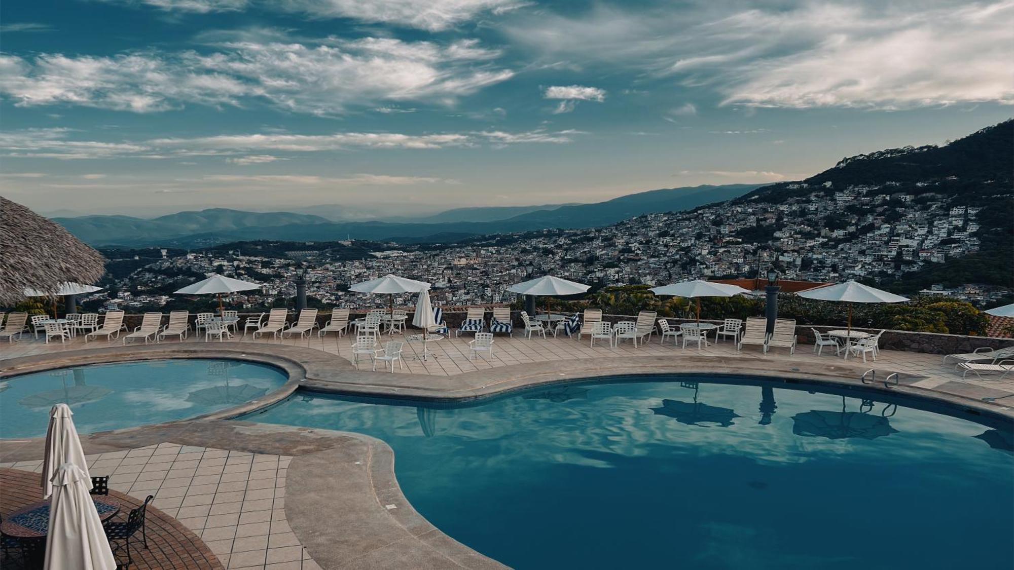 Hotel Montetaxco Exteriér fotografie View of the pool
