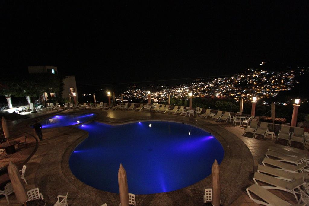 Hotel Montetaxco Exteriér fotografie View of the city from a hotel