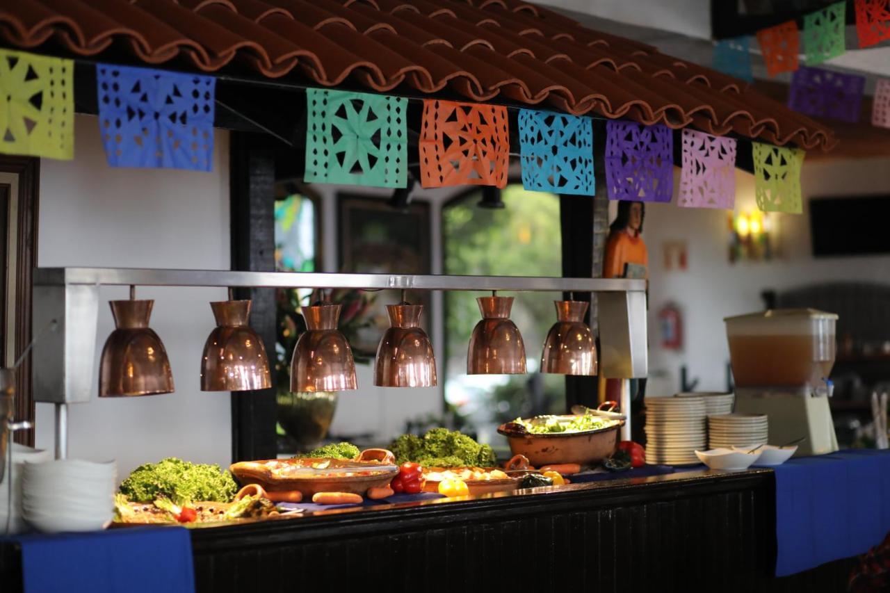 Hotel Montetaxco Exteriér fotografie A buffet at a restaurant