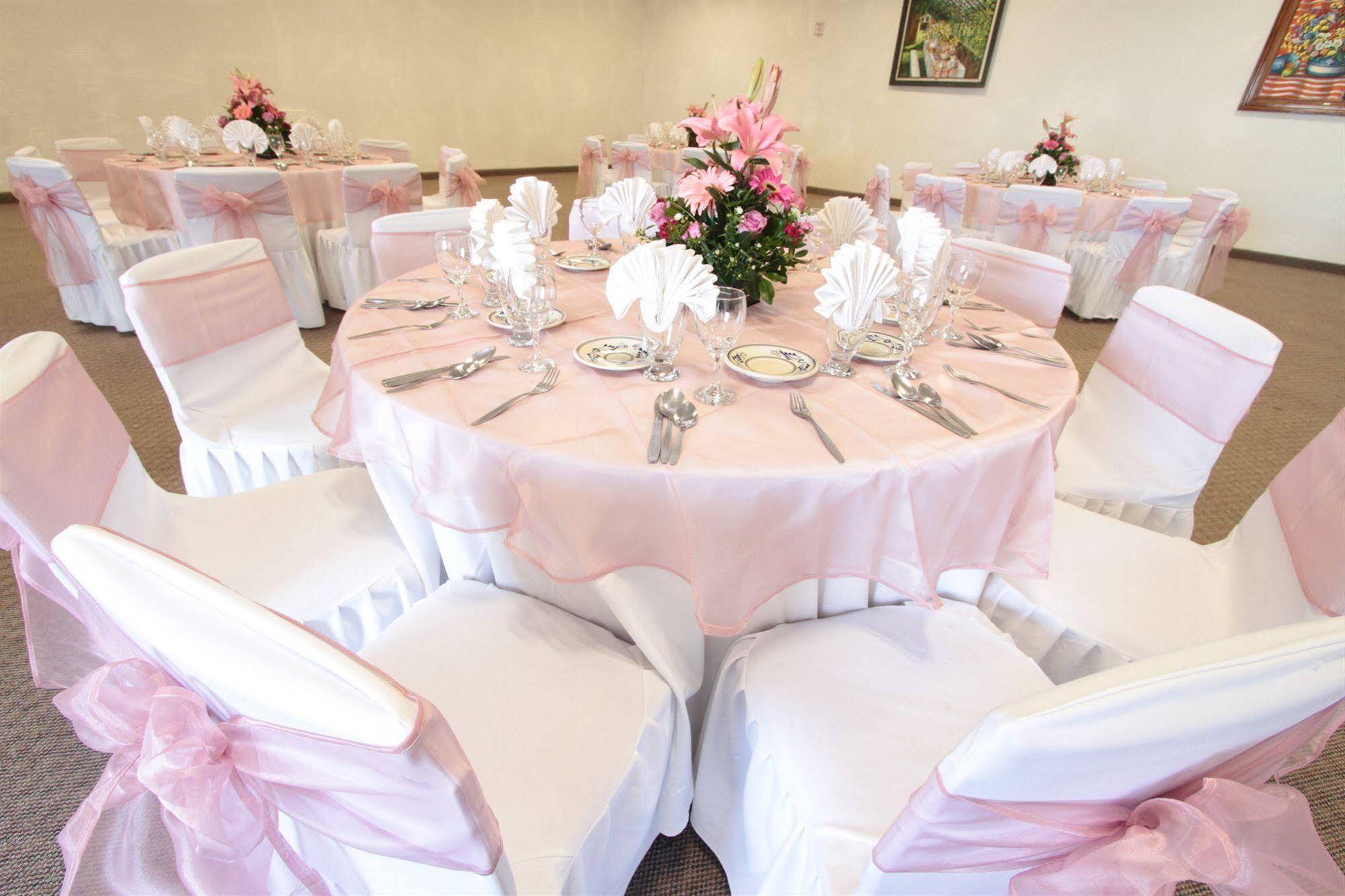 Hotel Montetaxco Exteriér fotografie A table set for a wedding reception